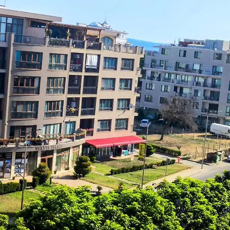 Luxurious With Sea View Apartament *